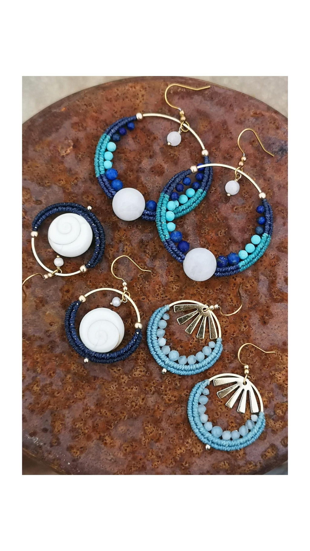 Grandes créoles en pierre de lune lapis lazuli turquoise Boucles d'oreilles tissées en macramé blanc bleu cobalt turquoise Style bohème chic