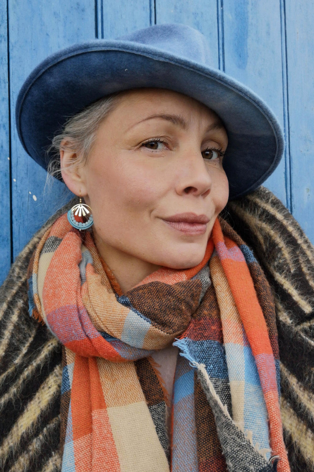 Mini créoles en pierre Aigue-marine bleu aqua et plaqué or Boucles d'oreilles tissées en macramé bohème chic Cadeau pour elle Mariée mariage