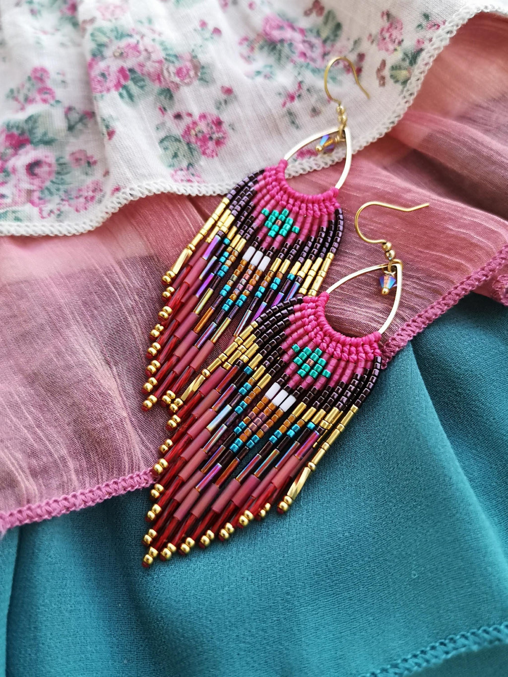 Longues boucles à franges perlées rose fuchsia bordeaux brune Bijoux tissés en macramé et perles de rocailles miyuki style bohème boho chic